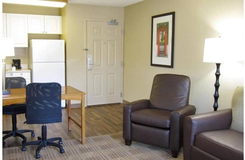 Gaithersburg Apartment | Studio 6 Gaithersburg|Spacious King|Hearing|Kitchen