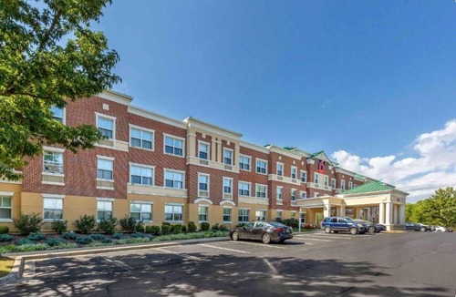 Gaithersburg Apartment | Studio 6 Gaithersburg|Spacious King|Hearing|Kitchen