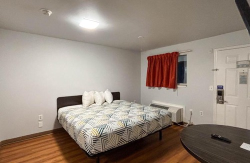 Wade Hampton Hotel | Studio 6 Greenville, SC