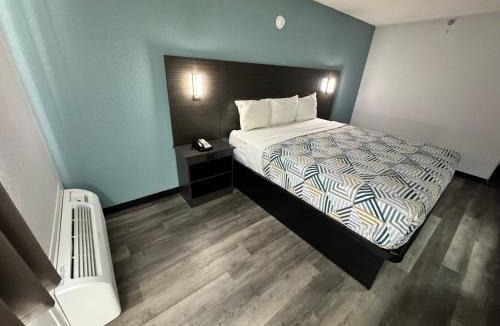 East Syracuse Hotel | Studio 6 Suites East Syracuse Airport