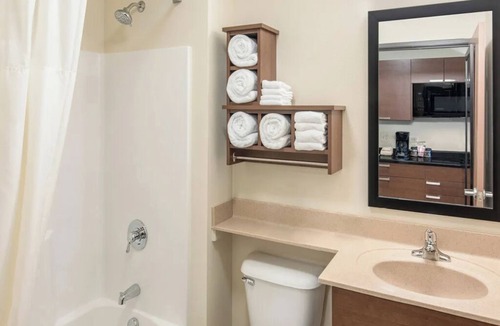 Bismarck Hotel | Studio for Extended Stays w/Full Kitchen & Easy Meal Prep