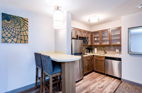 Hollywood Apartment | Studio Suite w/Pool + Free Breakfast | Near FLL!