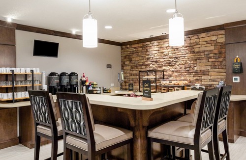 Hollywood Apartment | Studio Suite w/Pool + Free Breakfast | Near FLL!
