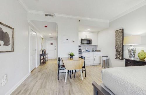Sandestin Hotel | Studio with Balcony Pool Hot Tub and Tennis