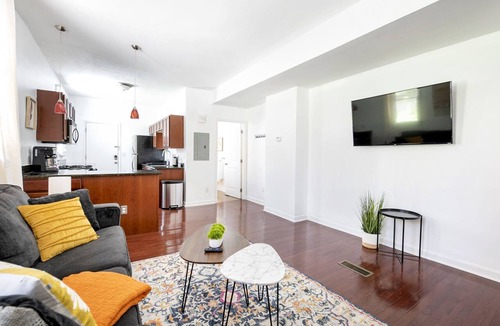 Italian Village Apartment | Stunning 1 Bedroom near Short North