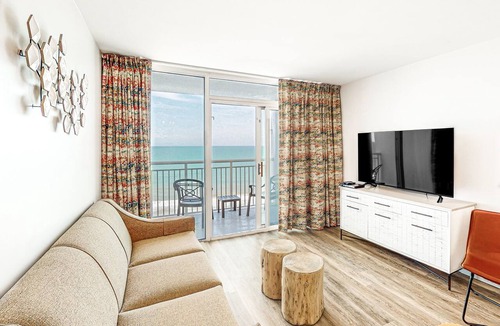 Myrtle Beach Condo | Stunning 14th-floor oceanfront condo with beach views, hot tubs & pools