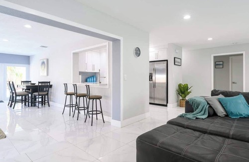 Coral Ridge Isles House | Stunning 4 Bedrooms House with Pool 6mins to Ocean