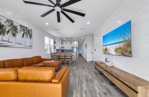 Bahama Beach House | ☀️Stunning 6BR Home-Private Pool-Across from Beach-Golden Seashell West☀️