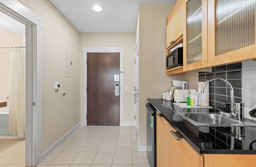 Baytowne Wharf Condo | Stunning Bahia Studio Condo at Wharf! Beach Tram, Tropical Pool, and Hot Tub!