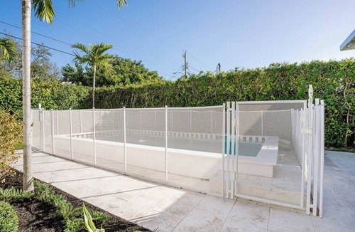 Surfside House | Stunning Full Glatt Kosher House with Heated Pool!