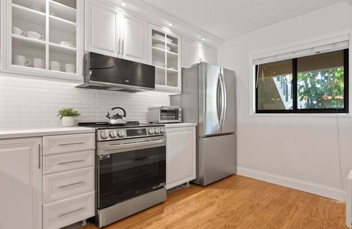 Gulf Gate Estates Condo | Stunning lakefront condo near Siesta Key beach