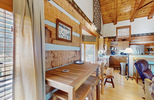 Foscoe Cabin | Stunning mountain view home with large deck and close to local attractions
