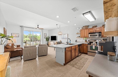 Scenic Gulf Drive Condo | Stunning Newly Renovated Poolside Condo Near Beach. Now With Beach Service!