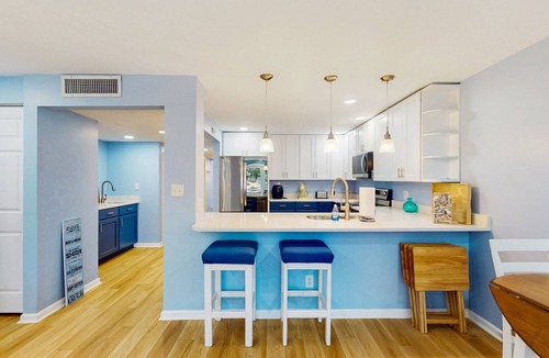 Pine Knoll Shores Condo | Stunning ocean-front condo with shared pool and direct beach access