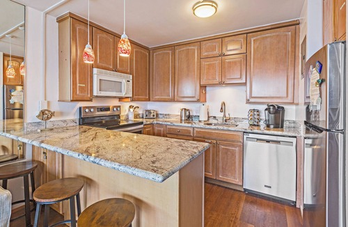 Historic Lahaina Front Street Condo | Stunning Panoramic Ocean & Sunset Views with A/C, Walk to Beach & Restaurants