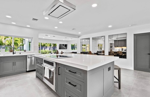 Poinsettia Heights House | Stunning Poolside Luxury Retreat
