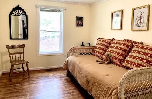 Sugar Grove House | Stunning Secluded Cottage with Hot-tub in Breech House, North Carolina