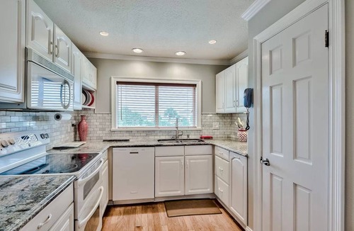 Holiday Isle House | Stunning views of Destin harbor, PRIVATE BOAT SLIP, walk to beach. Crab Island!