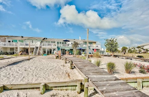 Holiday Isle House | Stunning views of Destin harbor, PRIVATE BOAT SLIP, walk to beach. Crab Island!