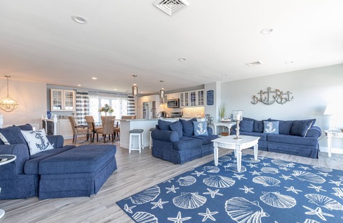 Hyannis House | Stunning waterfront with sandy beach & dock!