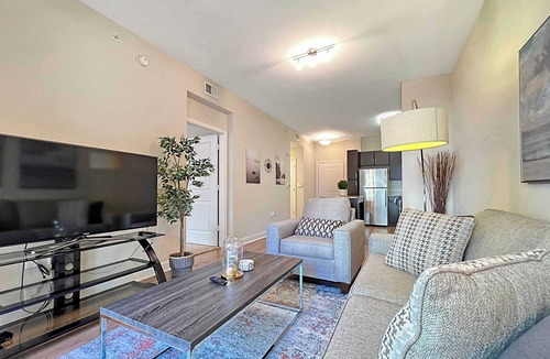 Carver City - Lincoln Gardens Apartment | Style & Comfort in Central Tampa, Near Everything