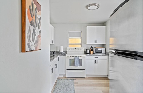 United Central Apartment | Stylish 1bd Apartment Near Central Ave (Main Floor)