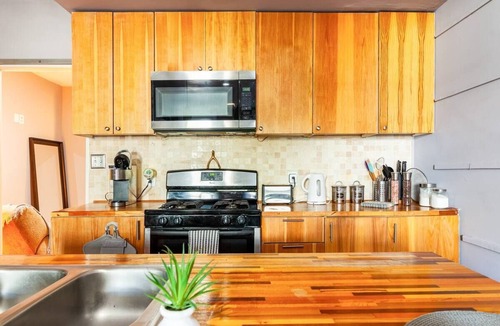 Kingman Park Apartment | Stylish 1bd Apt near H. St & Eastern Market