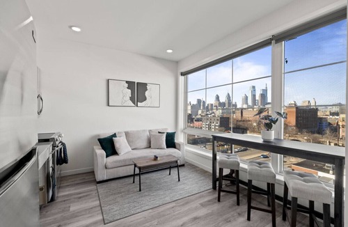 Poplar Apartment | Stylish 1Br King with Gym in the Heart of Old City