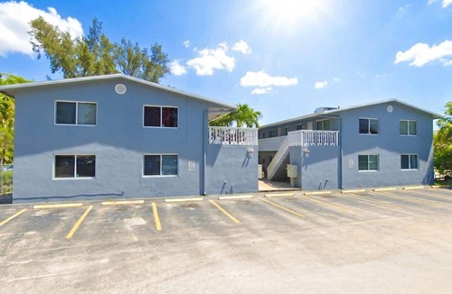 Poinciana Park Apartment | Stylish 2BR Near Beach, Airport & Las Olas