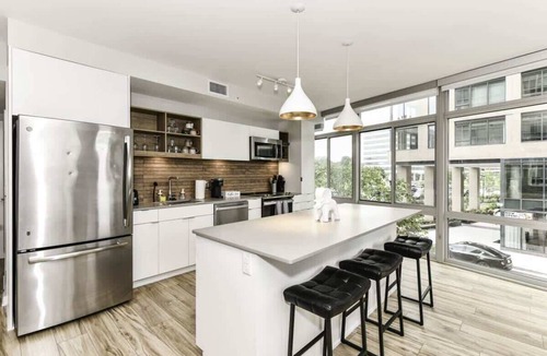 Crystal City Apartment | Stylish 2BR Stay with Gym, Parking & Rooftop Views