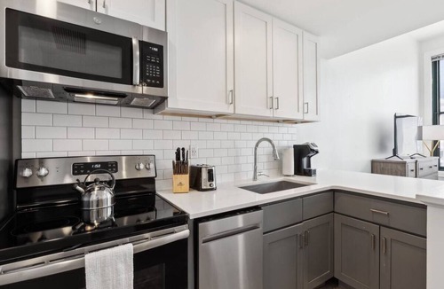 Downtown Pittsburgh Apartment | Stylish Apartment w/Full Kitchen & Laundry | Iconic Union Station – Downtown