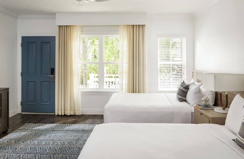 Key West Hotel | Stylish Beach Stay in Key West | Onsite Outdoor Pool | Pet Friendly | Parking