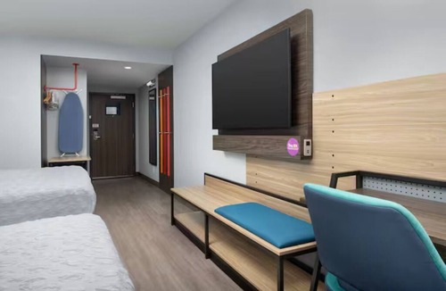 Ludlam Hotel | Stylish Comfort Near Miami Airport with Easy Access to Downtown Attractions