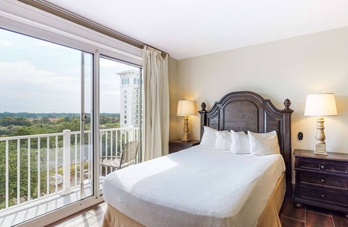 Baytowne Wharf Apartment | Stylish condo with lagoon pool & beach access - snowbirds welcome
