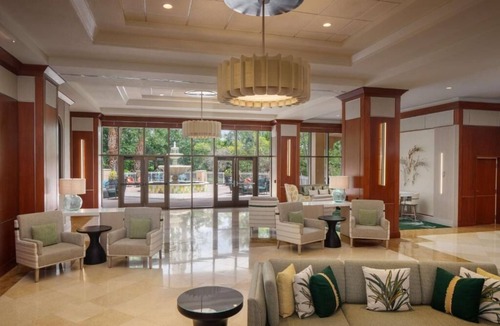 St. Petersburg Hotel | Stylish Escape near Downtown | Lakefront + Pool + Parking | 3 Units
