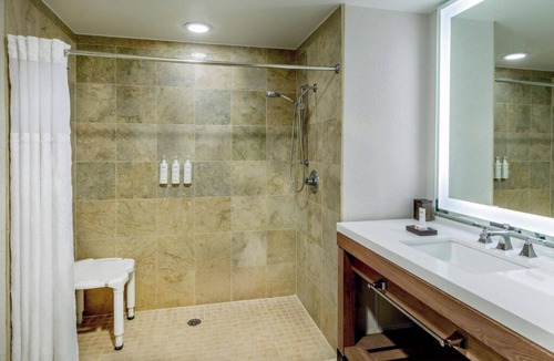Braselton Hotel | Stylish Guest Room w/Plush Furnishings Near Swimming Pool Cabana Seating