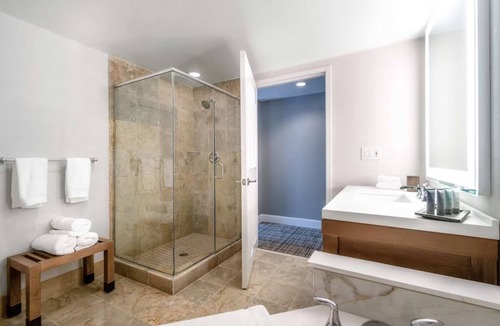 Braselton Hotel | Stylish Guest Room w/Plush Furnishings Near Swimming Pool Cabana Seating