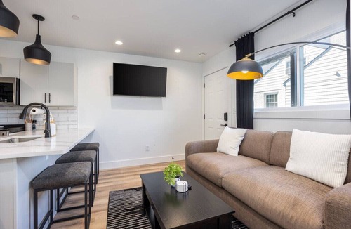 Hillsboro Village Apartment | Stylish in Hillsboro Village by Vanderbilt and Belmont