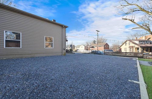 Crafton House | Stylish Loft with Deck and Parking