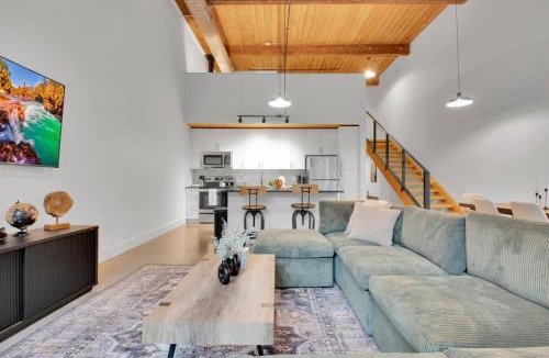 Judson Apartment | Stylish Roomy 2BD Loft Pool 5 mins to DT GVL