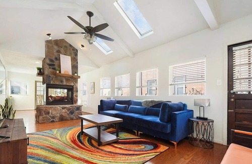 Point Breeze North House | Stylish & Secluded~Child Friendly~15mn DT~Hot Tub