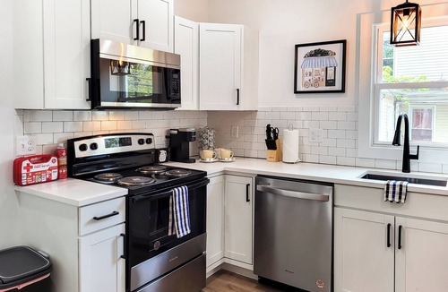Bristol Apartment | Stylish studio, newly renovated!