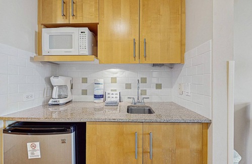 Baytowne Wharf Apartment | Stylish suite with a shared pool,hot tub and golf course,bay views
