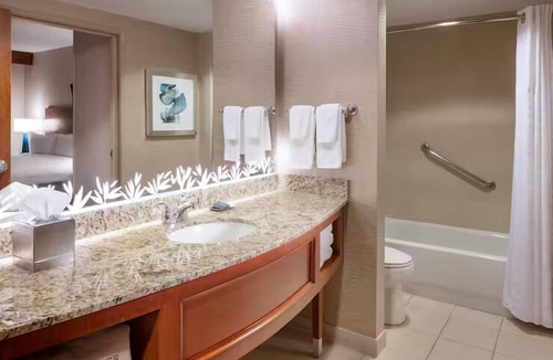 St. Petersburg Hotel | Stylish Waterfront Escape near Beaches | Outdoor Pool & Spa | 2 Units