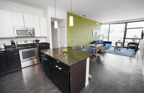 Westown Hotel | Stylish Westown 2BR Retreat 10 min to Fiserv Forum