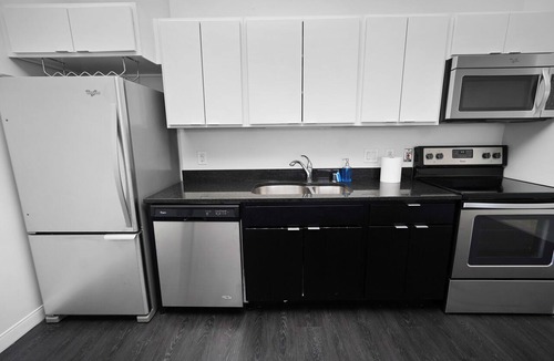 Westown Hotel | Stylish Westown 2BR Retreat 10 min to Fiserv Forum