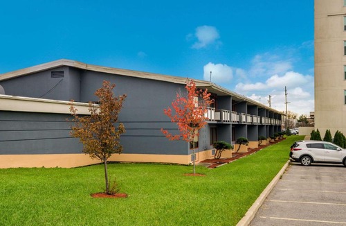 Cheektowaga Hotel | Suburban Studios Buffalo Airport