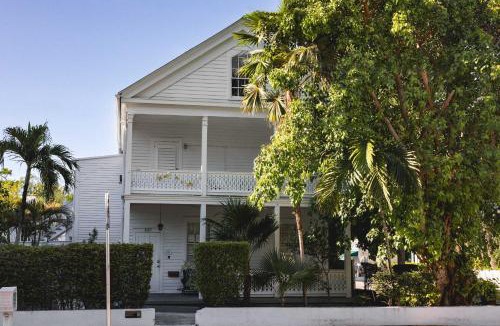Historic Seaport Hotel | Sugar Pie Suite