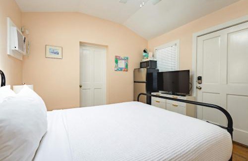 Historic Seaport Hotel | Sugar Pie Suite