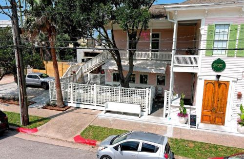 Crystal Beach Hotel | Sugars Inn Room 2 Boutique Hotel One Mile to Beach